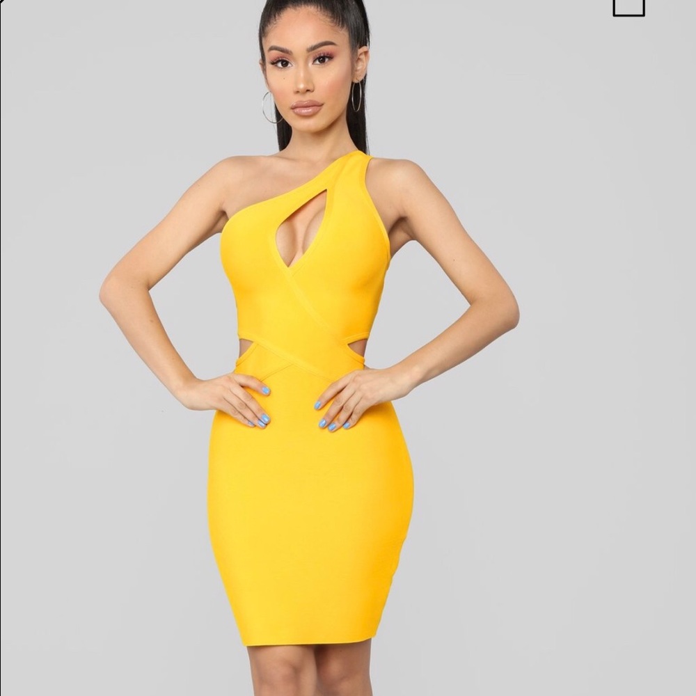 SOLD!!! Yellow Fashion Nova Dress (New)